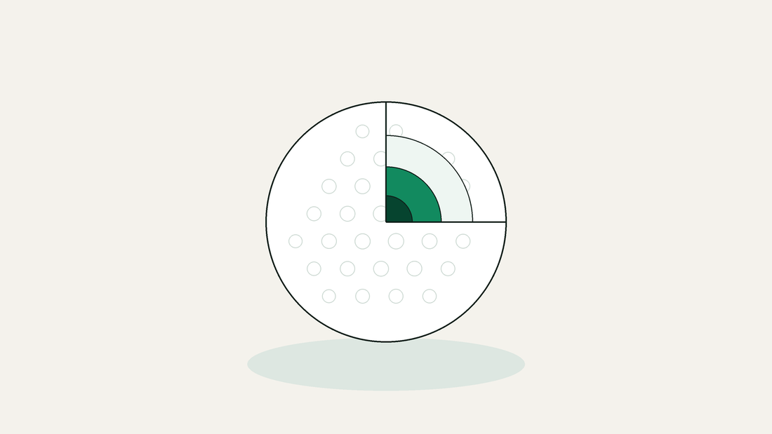 Golfball i gjennomskjaering som viser lagene i ballen